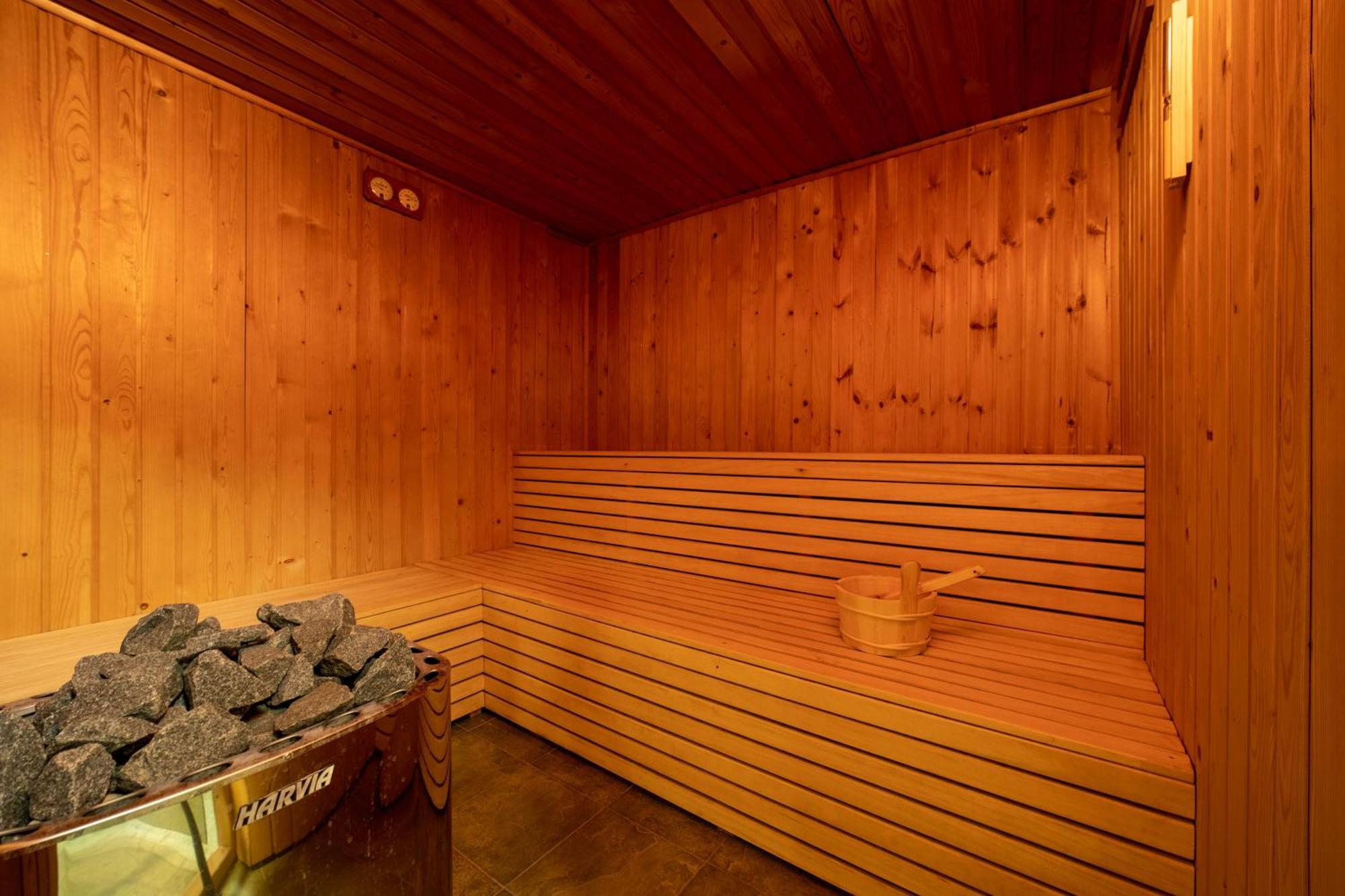 Hotel Liptov Holiday *** Liptovský Trnovec Exteriör bild
