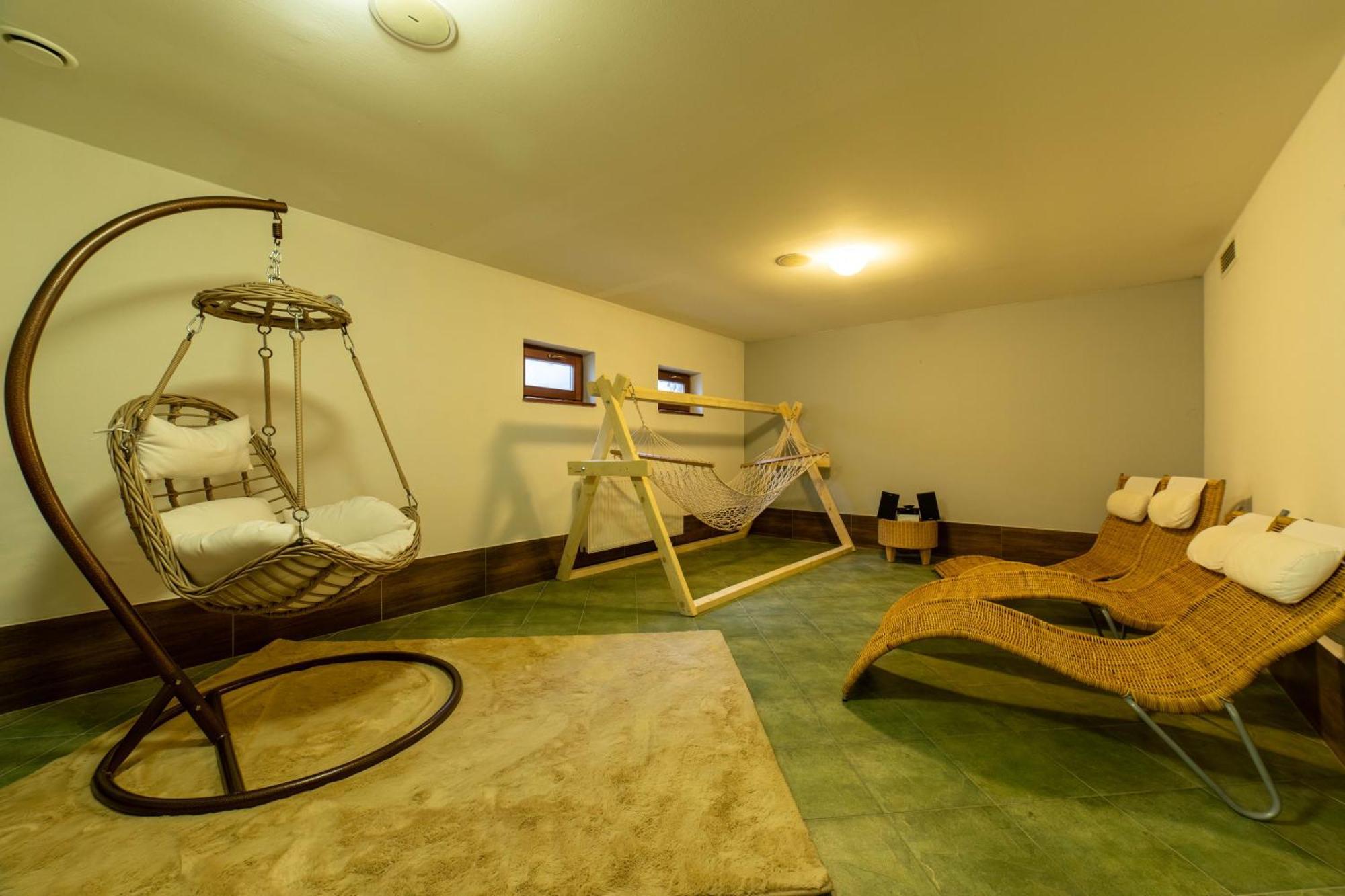 Hotel Liptov Holiday *** Liptovský Trnovec Exteriör bild