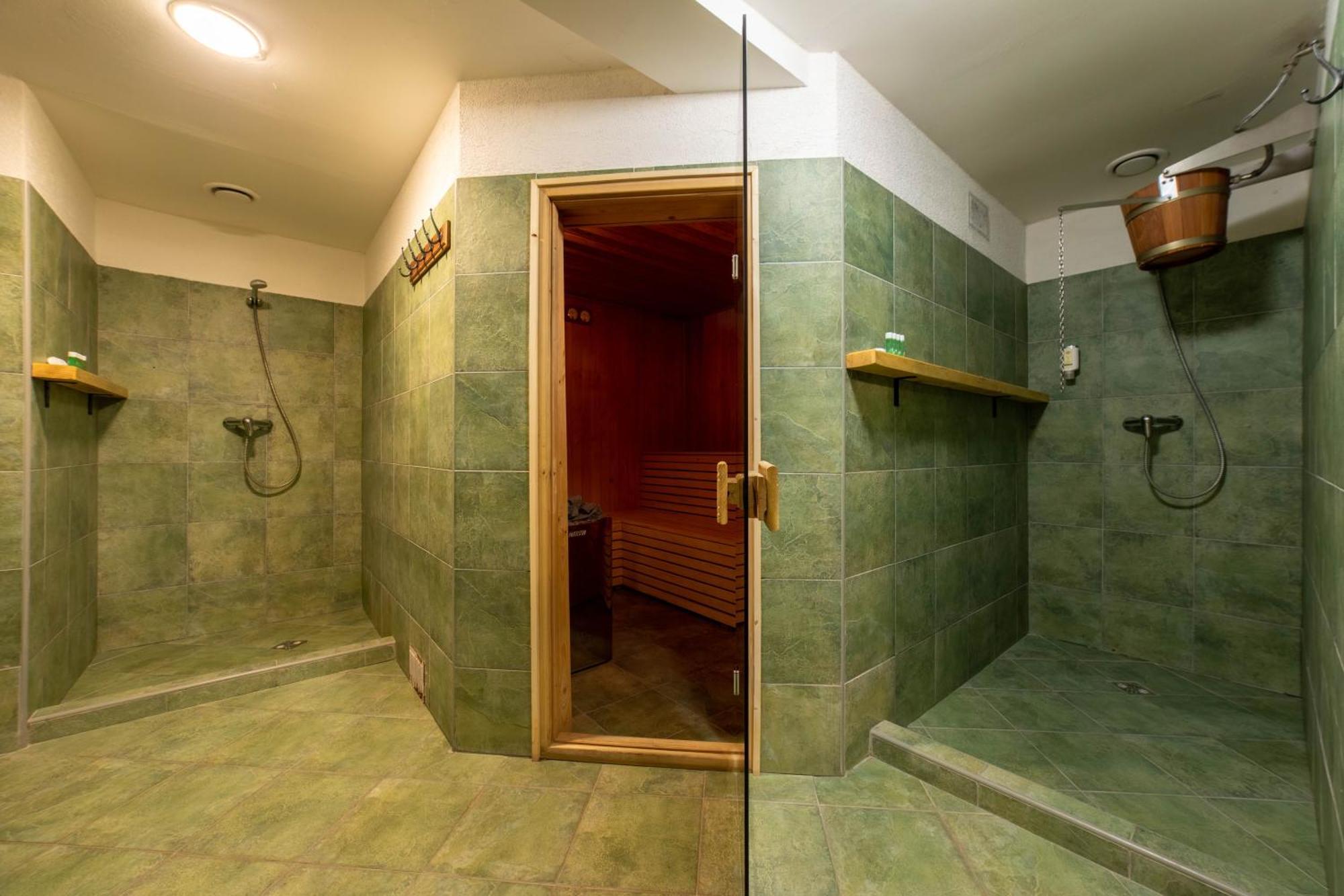 Hotel Liptov Holiday *** Liptovský Trnovec Exteriör bild