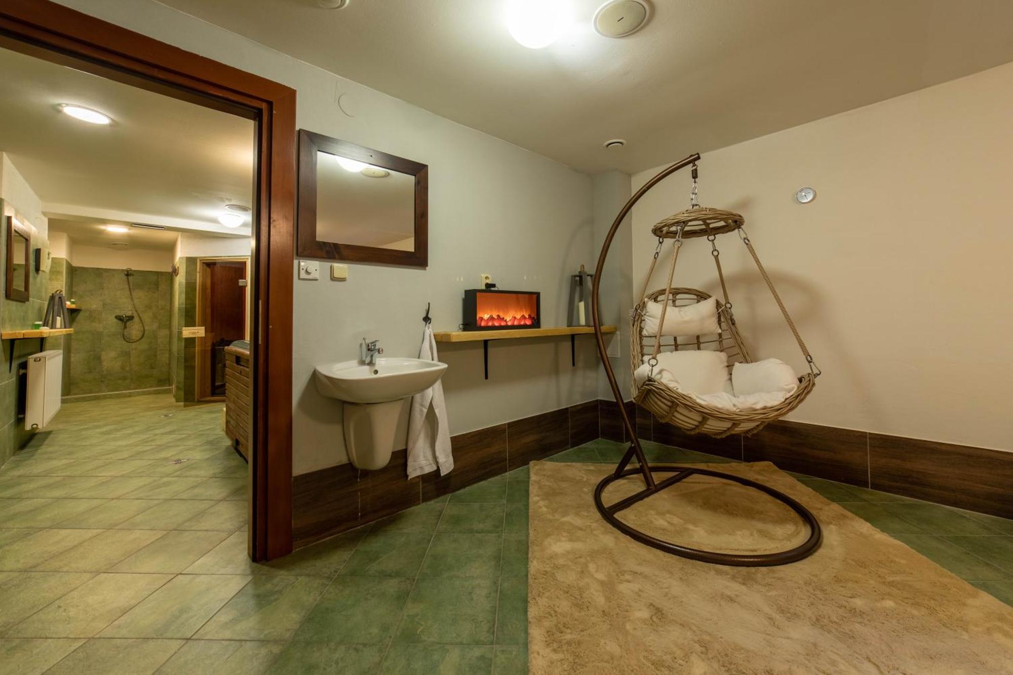 Hotel Liptov Holiday *** Liptovský Trnovec Exteriör bild